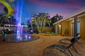 Coastal Villa W Amazing Courtyard - Splash Pad!
